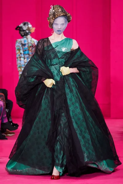 Look 24